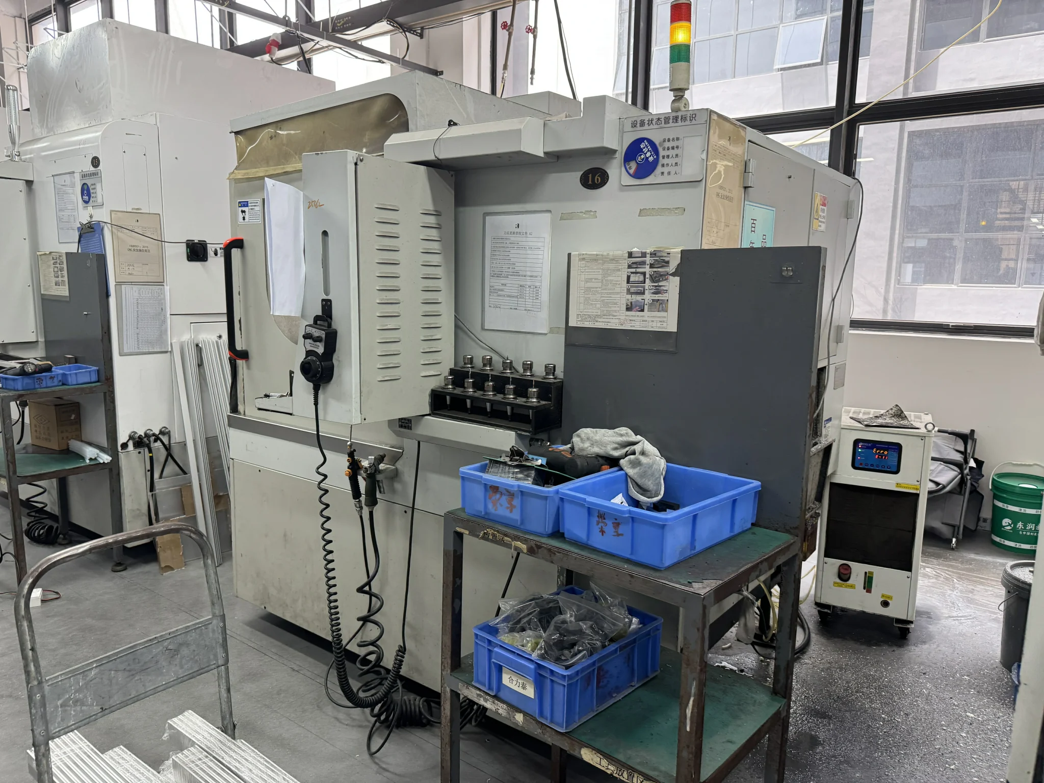 Automatic CNC turn-mill composite machine tool for complex cylindrical and irregular industrial metal parts