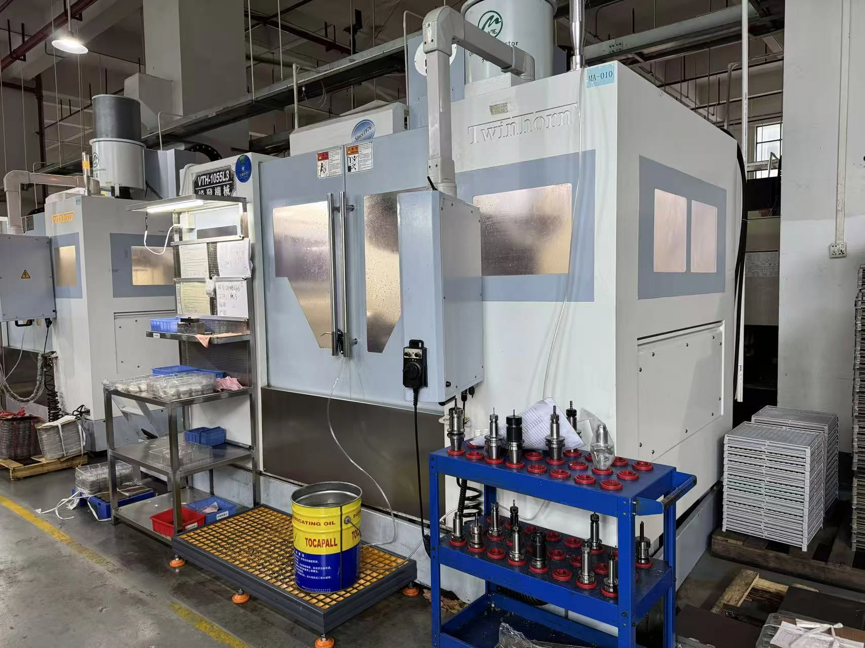 Heavy-duty vertical milling CNC machine with tool holders for multi-axis precision metal workpiece processing