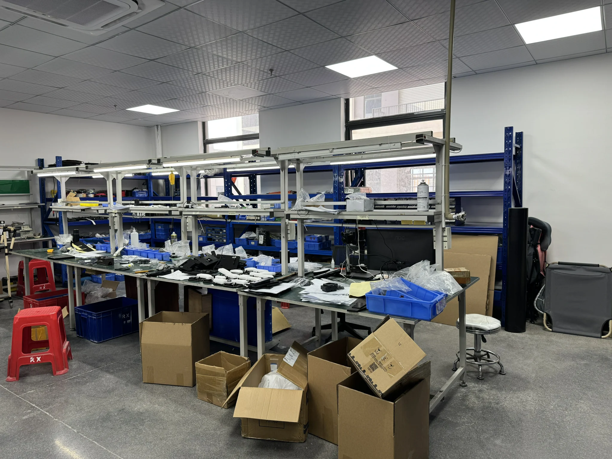 Factory assembly workstation for sorting, fitting and processing custom CNC machined metal spare parts