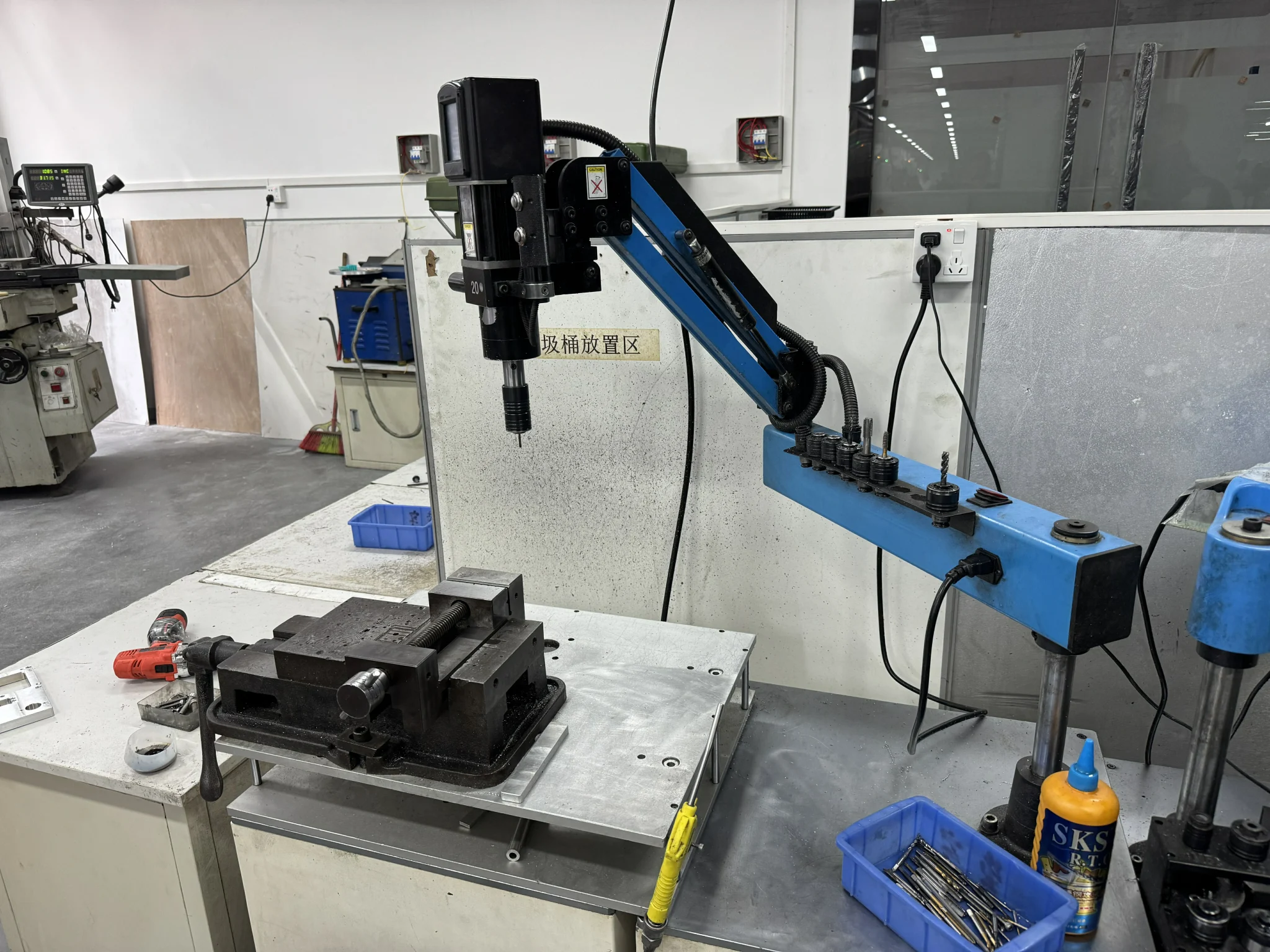 Swing arm electric tapping machine for secondary threading processing of CNC machined metal workpieces